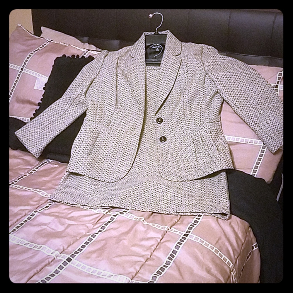Two piece plaid color business suit